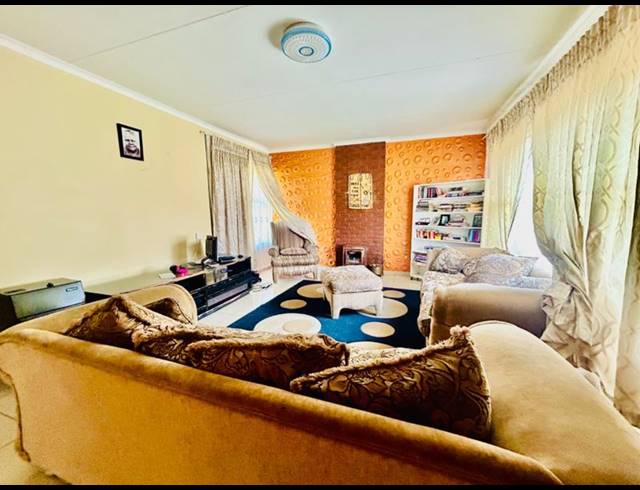 3 BEDROOM HOUSE FOR SALE IN VANDERBIJLPARK CE 3